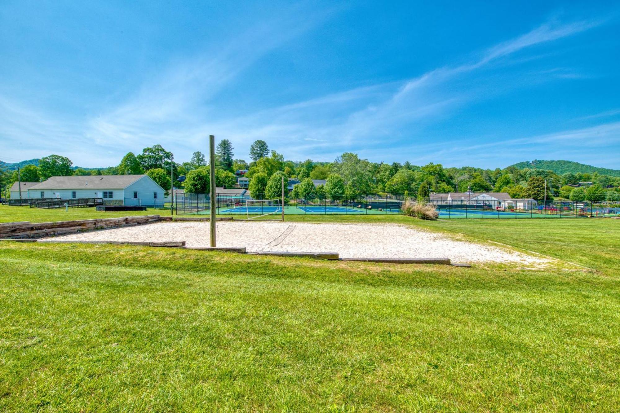 Campground Apts Lake Junaluska Room photo