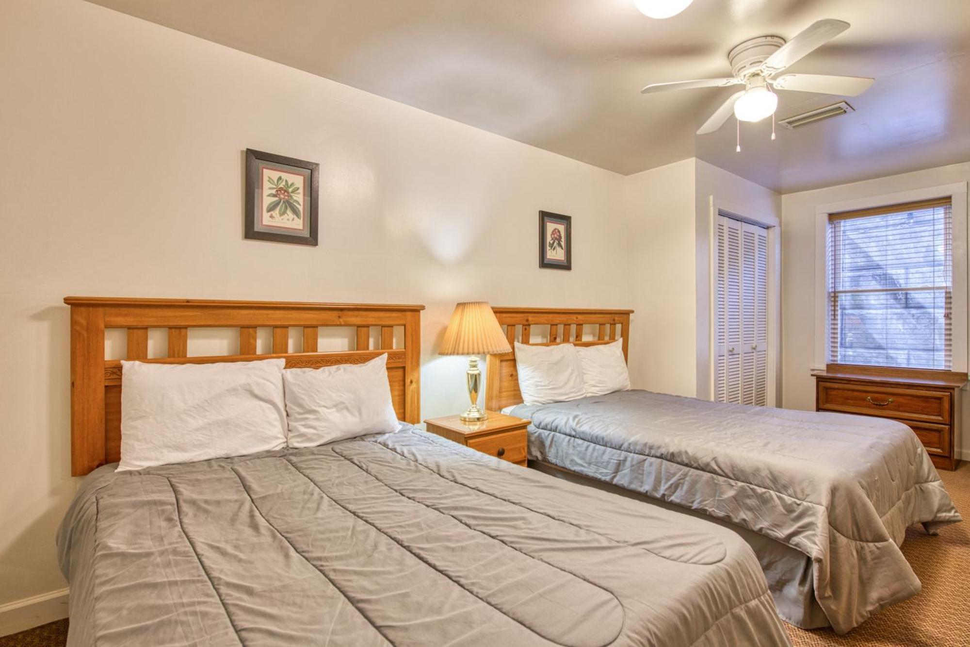 Campground Apts Lake Junaluska Room photo